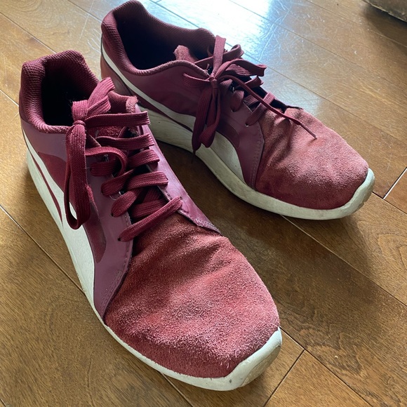 Assorted shoes - Picture 2 of 3